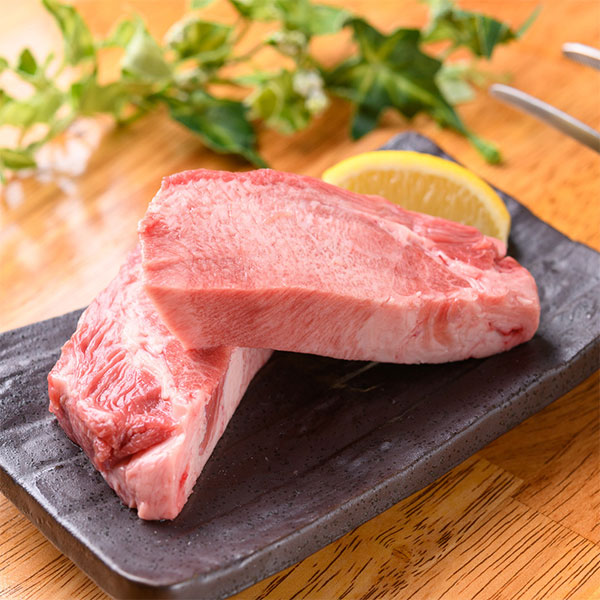 米沢牛の中でも、極めて上質なものだけを提供